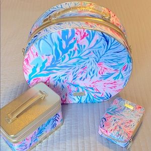 Round carry on/hat box.